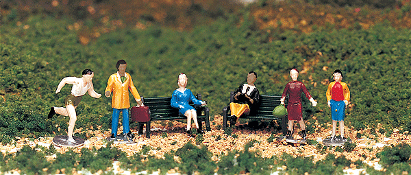 Picture of HO Scale People at leisure